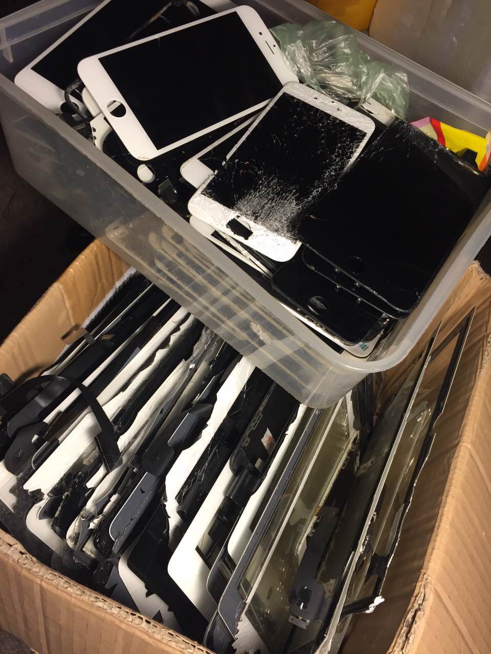 the image of LCD screens loosely packed in a box